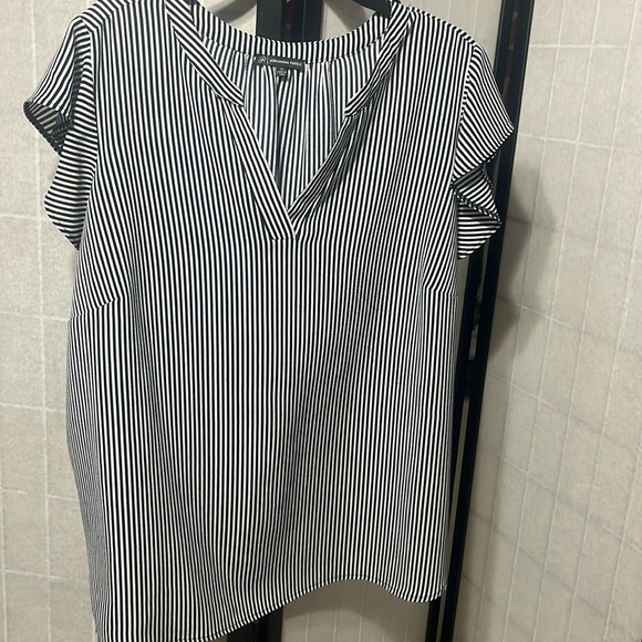 Adrianna Papell 2X Striped Flutter Short Sleeve Blouse Navy/ White - Picture 2 of 7